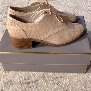 Louise et Cie Beige Leather Oxfords